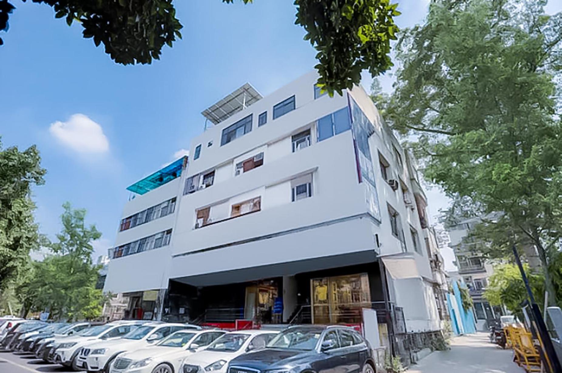 Blisbourn - Lajpat Nagar Hotel New Delhi