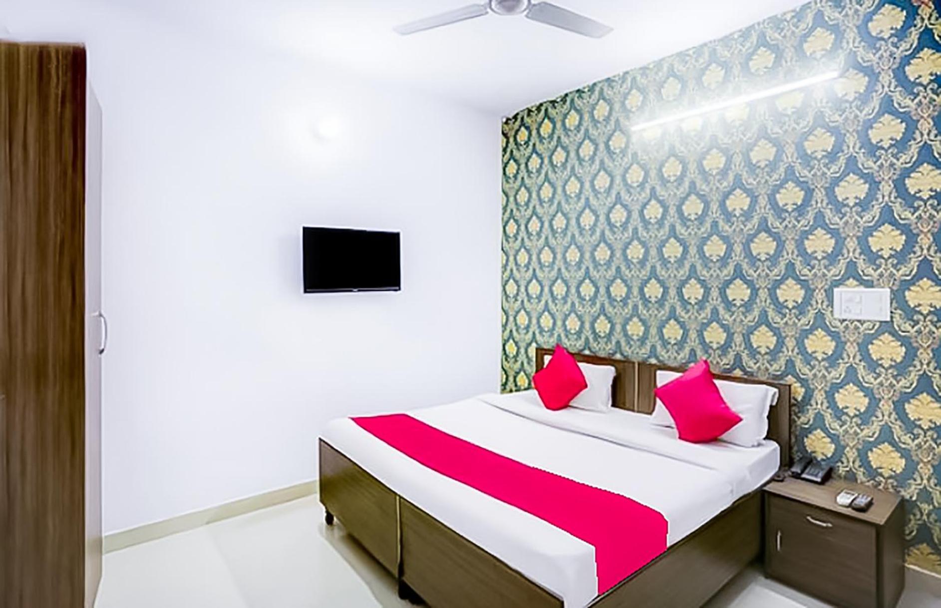 Blisbourn - Lajpat Nagar Hotel New Delhi